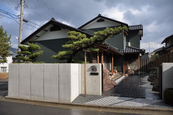 自然石貼りで高級旅館のようなアプローチへ 福井市n様邸 ガーデンスタジオシャレス庭屋 福井の外構工事 エクステリアのことなら庭屋シャレスへ 自然石貼りで高級旅館のようなアプローチへ 福井市n様邸 ガーデンスタジオシャレス庭屋 福井の外構工事 エクステリアのことなら庭屋シャレスへ