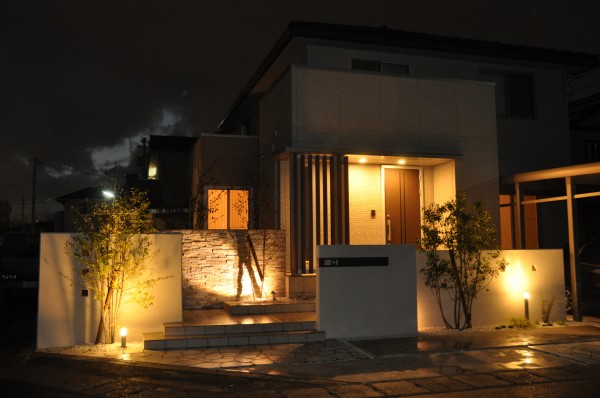 素敵なアプローチまわりが完成しました ガーデンスタジオシャレス庭屋 福井の外構工事 エクステリアのことなら庭屋シャレスへ