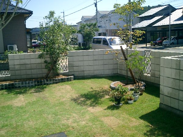 ココマが映える芝生のお庭 福井市Ｍ様邸｜ガーデンスタジオシャレス庭 