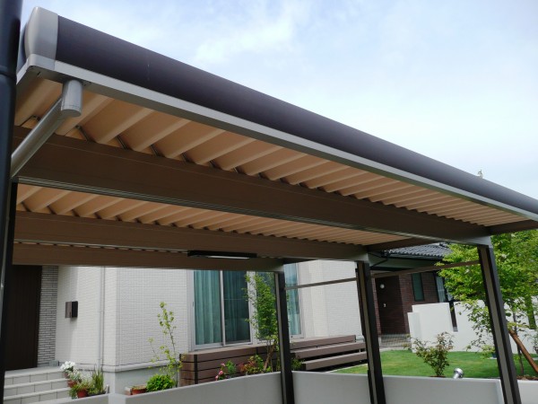 オシャレな折板カーポート ガーデンスタジオシャレス庭屋 福井の外構工事 エクステリアのことなら庭屋シャレスへ